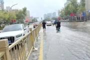 菏泽暴雨致街道成“河”，应急管理局：无人员伤亡！